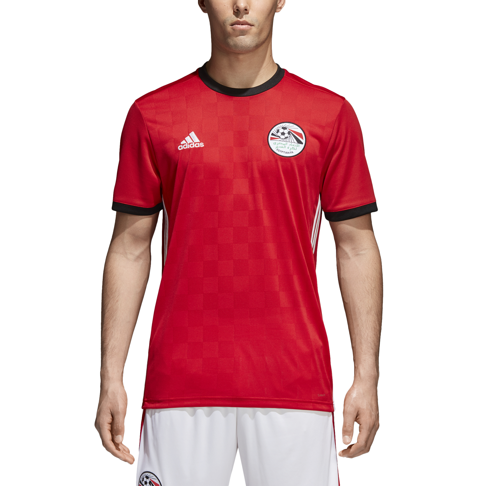 ملف.. خطر التقليد يمزق شركات الملابس الرياضية