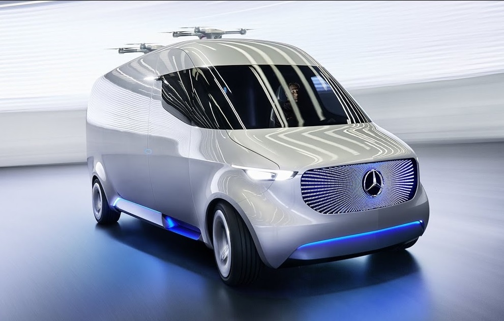 تسلا تبدي تلميحات حول اهتمامها بشاحنات دايملر