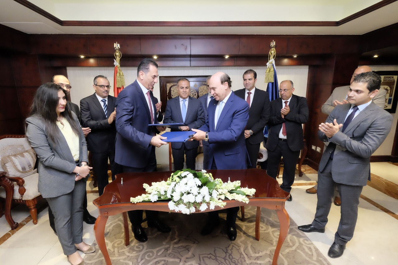 “مميش” يوقع 3 عقود استثمار جديدة بمنطقة “شرق بورسعيد”