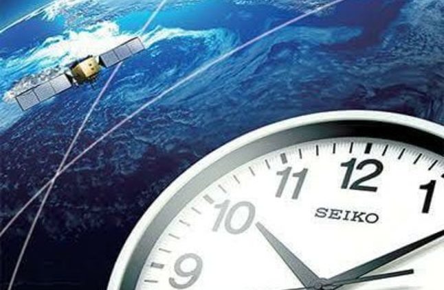 سيكو اليابانية تهدي مدرسة العربي للتكنولوجيا التطبيقية ساعات تعمل بتقنية space link