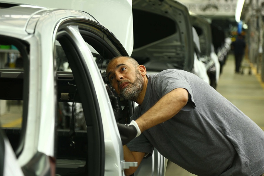 حلم «السيارة المصرية» ينتظر الحوافز 