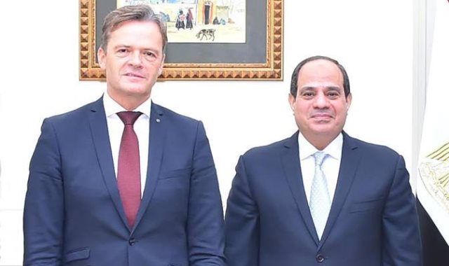“السيسى” يؤكد استعداد مصر للتعاون مع “مرسيدس بنز” الألمانية لصناعة السيارات