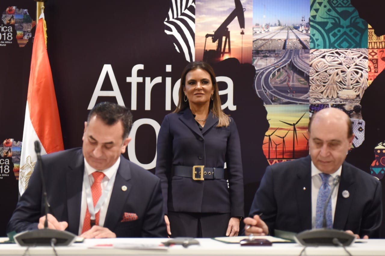 “اقتصادية القناة” توقع عقود استثمارية في العين السخنة وغرب بورسعيد