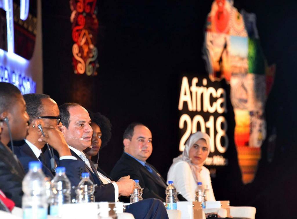 “السيسي” يدعو الشركات المشاركة بـ”منتدى أفريقيا 2018″ لبحث فرص “الخريطة الاستثمارية”