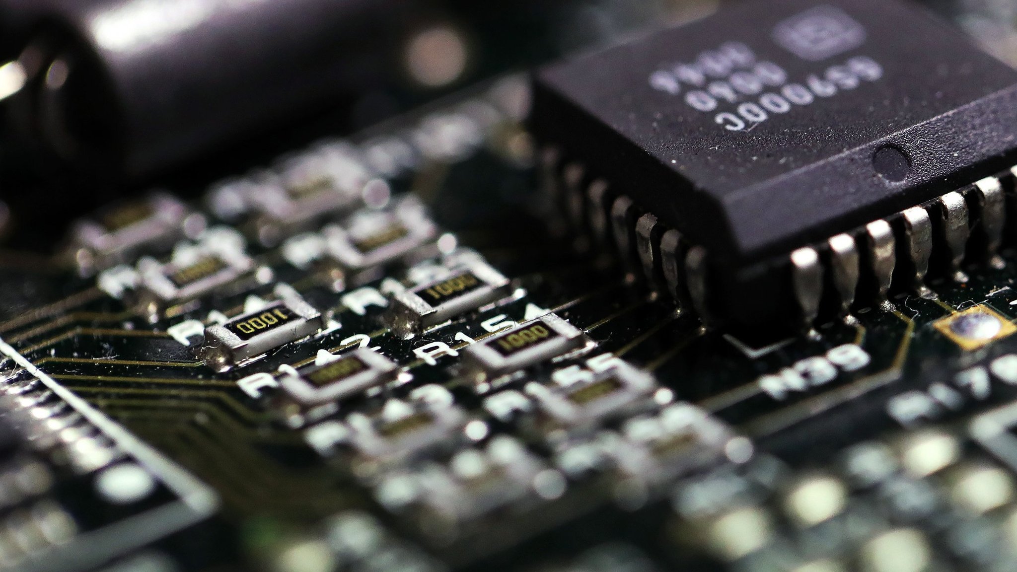 «مايكروسوفت» و«بى. إم. دبليو» تستثمران فى صانع الرقاقات البريطانى «جرافكور»