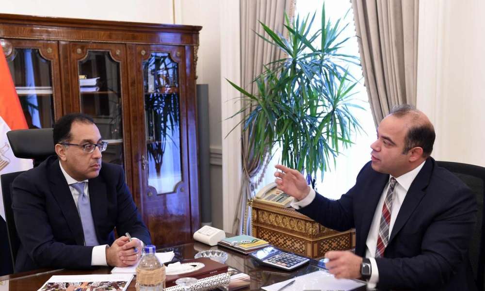 رئيس الوزراء يلتقي رئيس البورصة لبحث تطورات أداء سوق رأس المال