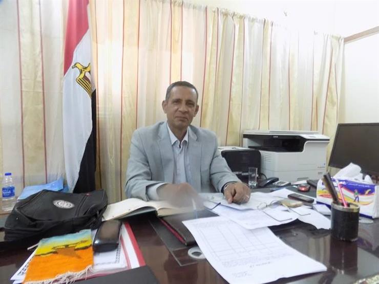 تسليم عقود للمنتفعين بمشروعات “الظهير الزراعي ” بمركز “بلاط”