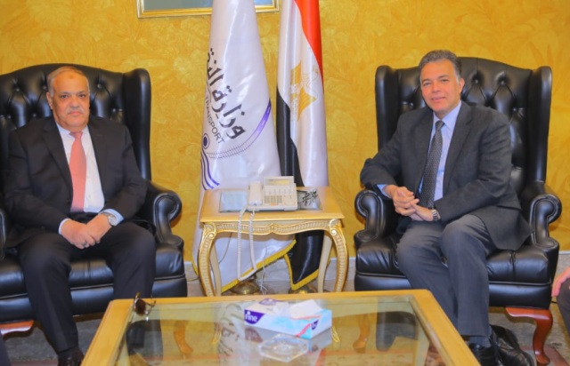 “النقل” تدرس تصنيع 160 عربة بضائع لصالح السكة الحديد