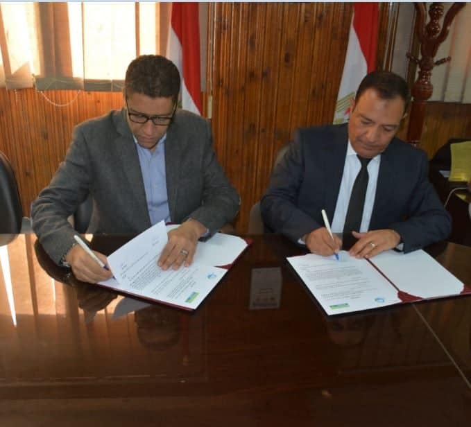 «العربى لتنمية المجتمع» توقع بروتوكول تعاون للمساهمة فى مشروعات المياه بأسوان