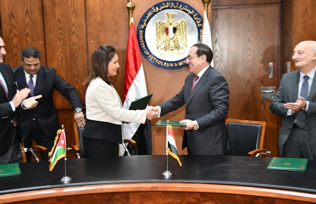 الملا يبحث مع وزيرة الطاقة الأردنية الموقف التنفيذى للمشروعات المشتركة