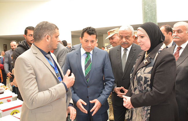 وزير الشباب ومحافظ السويس يفتتحان مؤتمر “المشروعات الصغيرة طريقك لمستقبل أفضل”