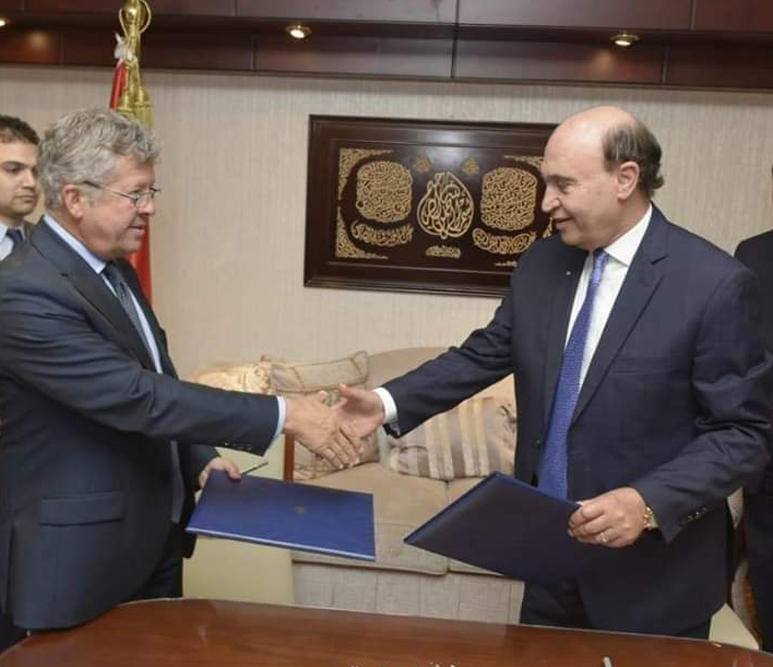 “قناة السويس” تتفق مع “بولوريه” الفرنسية على إنشاء محطة دحرجة السيارات بشرق بورسعيد