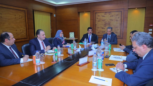 وزير النقل يبحث مع محافظ القليوبية كيفية استغلال الأراضي التابعة للسكك الحديدية بالمحافظة