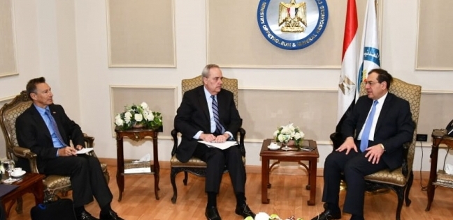 “الملا” يبحث سبل زيادة استثمارات الشركات الأمريكية بمصر