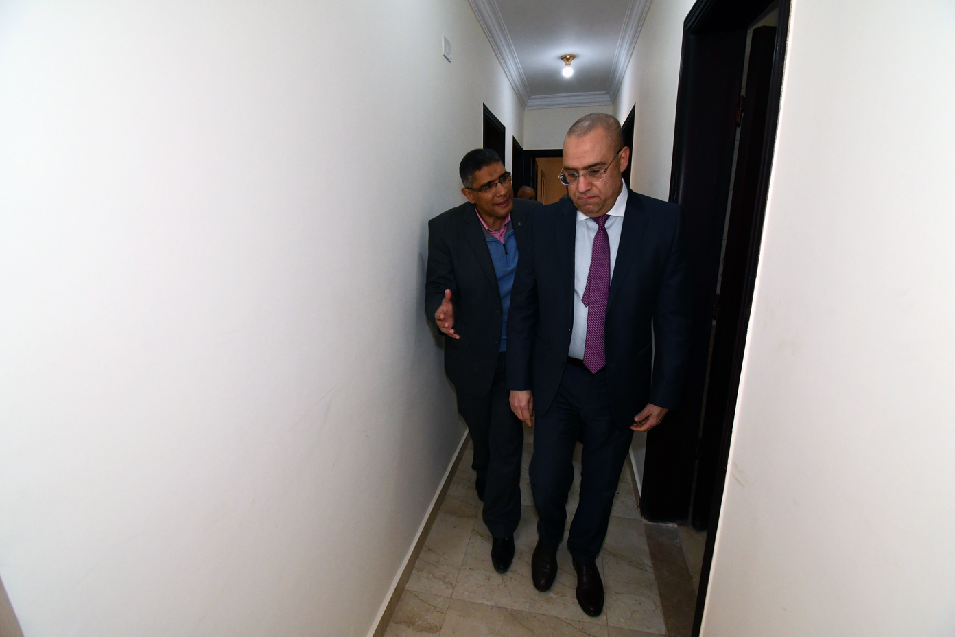 “وزير الإسكان” يبدأ أولى جولاته بتفقد المشروعات بـ”القاهرة الجديدة”