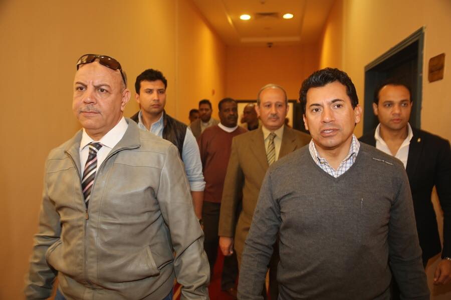 “صبحى” يطلب تفعيل الاستثمار فى منشآت رياضية بأسوان