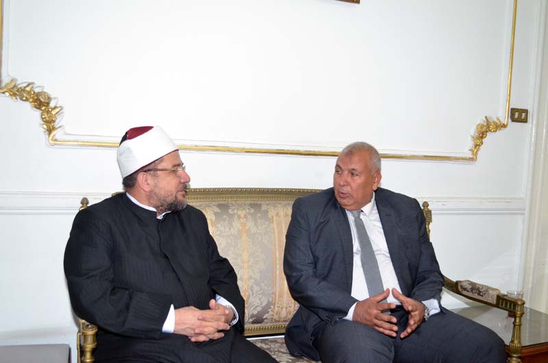 وزير الأوقاف ومحافظ الوادي الجديد يناقشان المشروعات الاستثمارية المشتركة