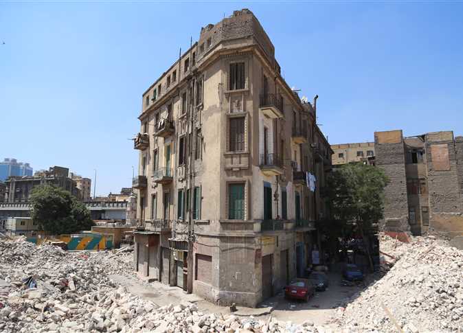 التطوير يهبط بأسعار العقارات منزوعة الملكية ويرفعها باﻷحياء المجاورة