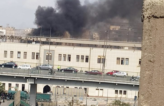 “صور”.. حريق بـ”محطة سكك حديد مصر” برمسيس
