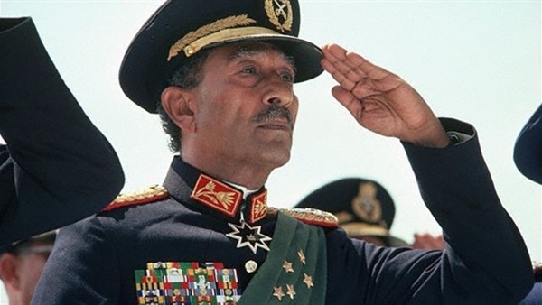 “المالية” تبدأ في إنتاج عملات تذكارية فضية وذهبية احتفاء بمئوية ميلاد “السادات”