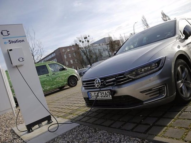 الألمان يستثمرون 40 مليار يورو في تطوير السيارات الكهربائية