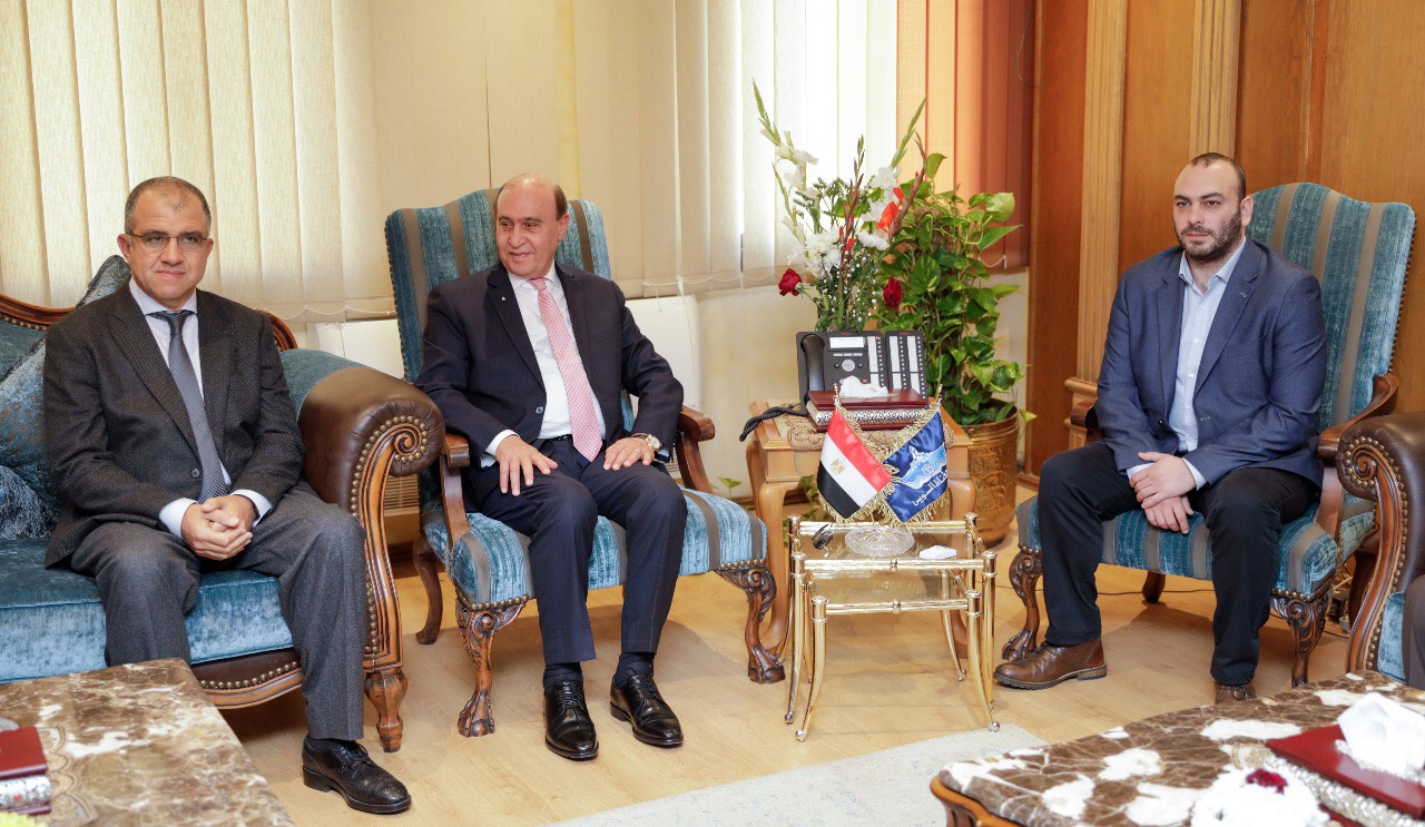 مميش يبحث مع وفد اتحاد الصناعات لشمال اليونان فرص الاستثمار بالمنطقة الاقتصادية