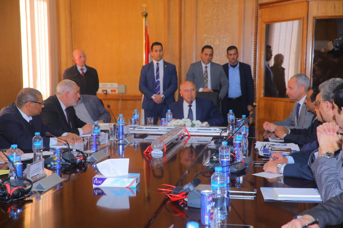 “الوزير” يؤكد على قيادات “السكك الحديدية” ضرورة العمل لزيادة عوامل السلامة والأمان