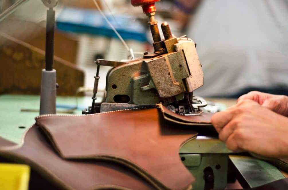 الجمارك والأجور ترفعان تكلفة الصناعات الجلدية 30%