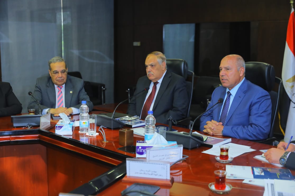 وزير النقل يبحث مع رئيس الهيئة العربية للتصنيع التعاون المشترك في مجال السكك الحديدية