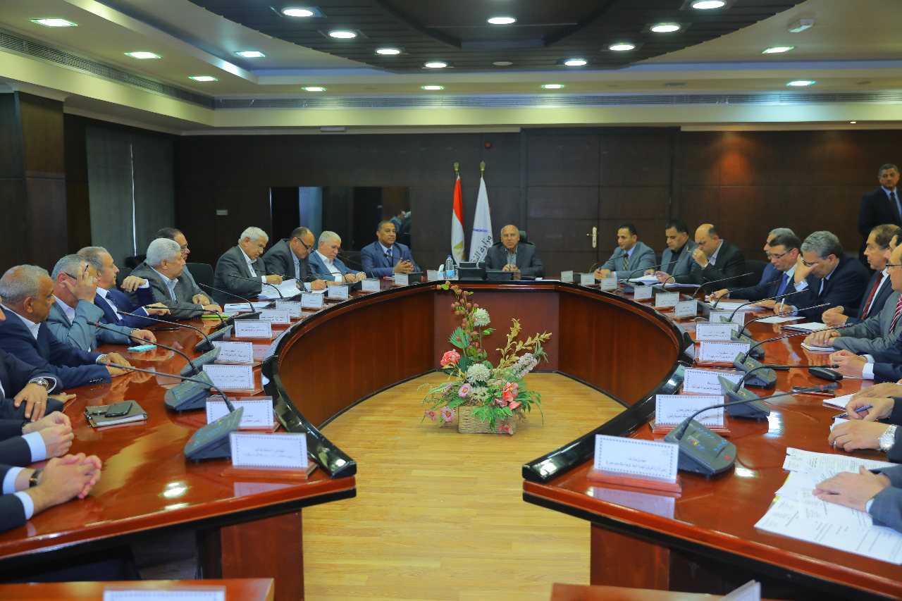 “الوزير” يستعرض الفرص المتاحة لشركات البناء للمشاركة في مشروعات السكك الحديدية