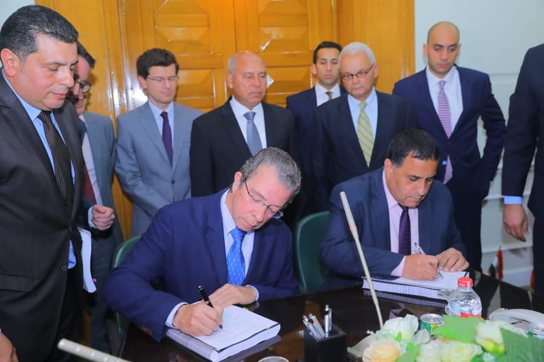 وزير النقل يشهد توقيع عقد توريد 6 قطارات بتكلفة 157 مليون يورو