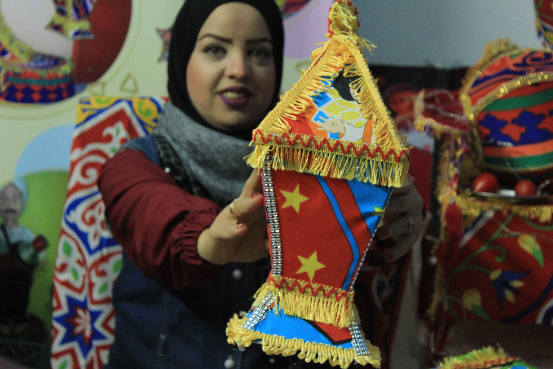 منة الله.. صانعة الفوانيس