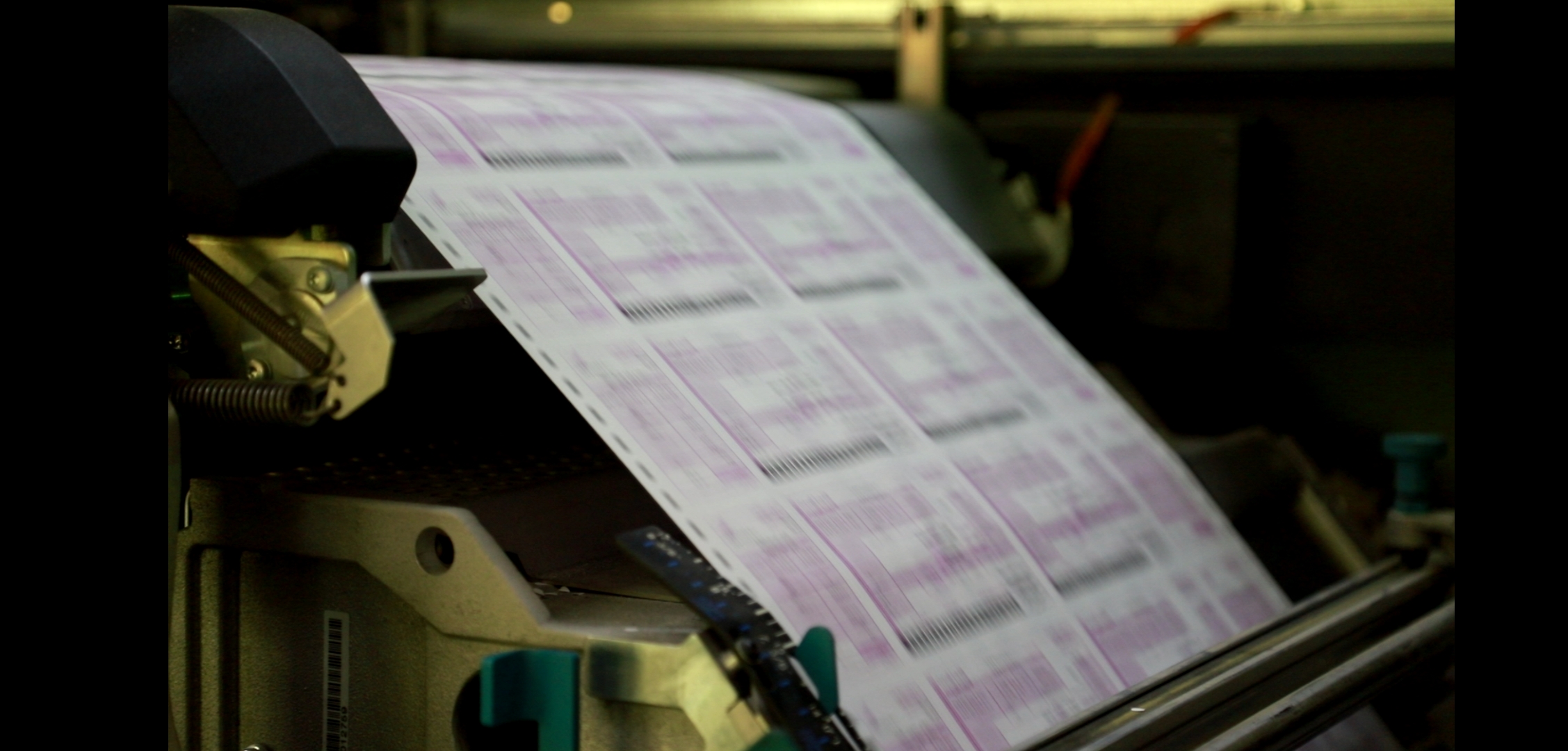 فاتورة الكهرباء من القراءة إلى التحصيل.. “البورصة” تجري جولة داخل شركة القاهرة للتوزيع