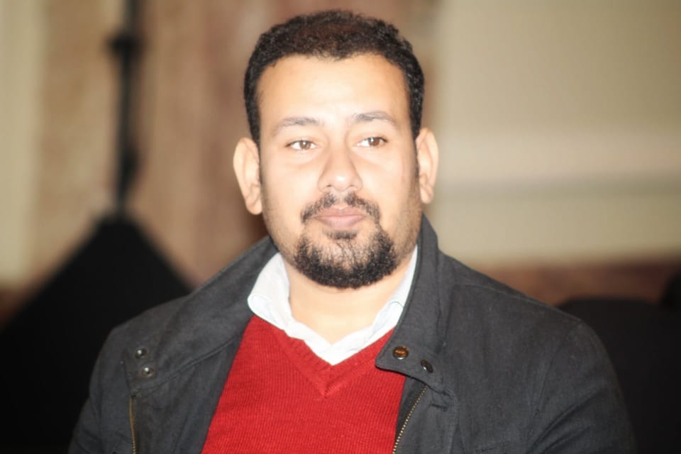 عبدالرازق الشويخى يكتب: الخلفية يا زملاء.. وكمان مرة الخلفية!