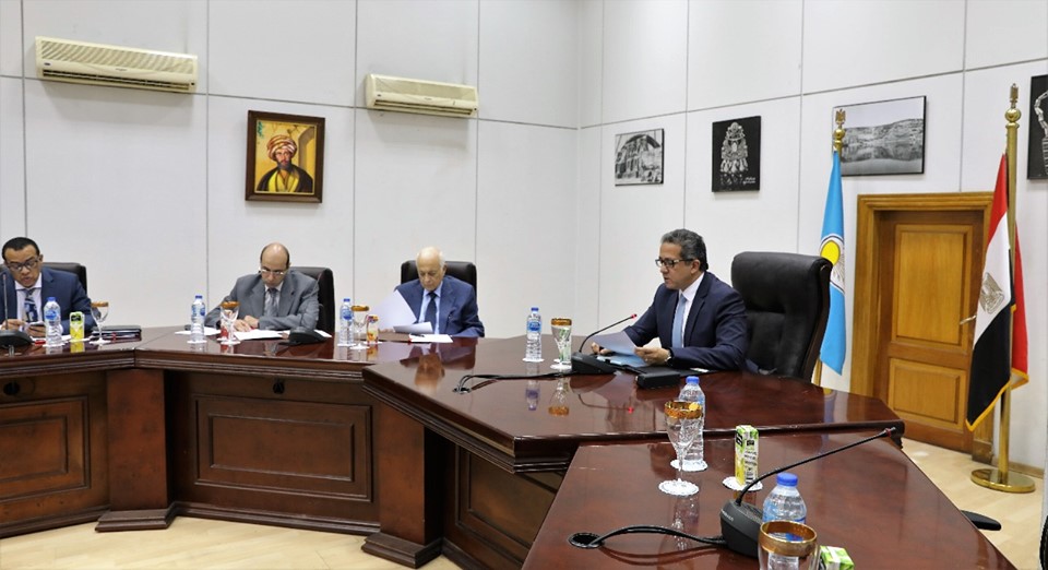 ” الآثار” تقدم بلاغا للنائب العام بشأن عرض 32 قطعة أثرية بصالة مزادات كريستيز