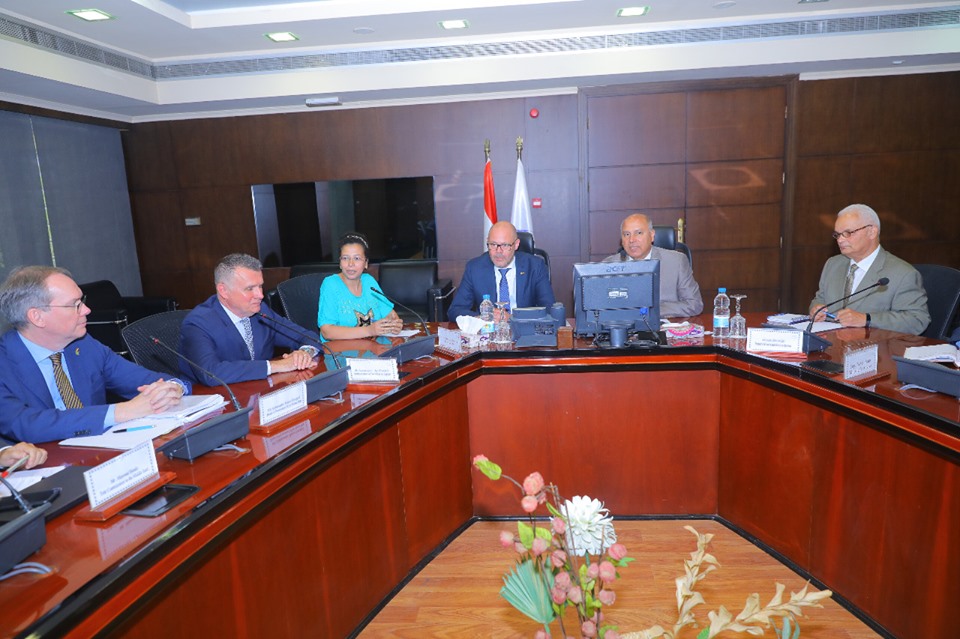 الحكومة تبحث إمكانية تطبيق أحد أنظمة النقل العام السويدية فى مصر