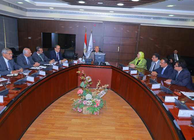 تعاون مرتقب بين «النقل» و«مرسيدس» للمشاركة فى مشروع الأتوبيسات السريعة