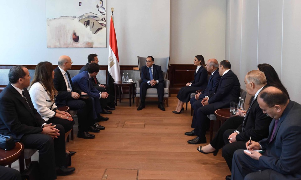 رئيس الوزراء يبحث مع مسئولى شركة بومبارديه تحديث جرارات السكة الحديد