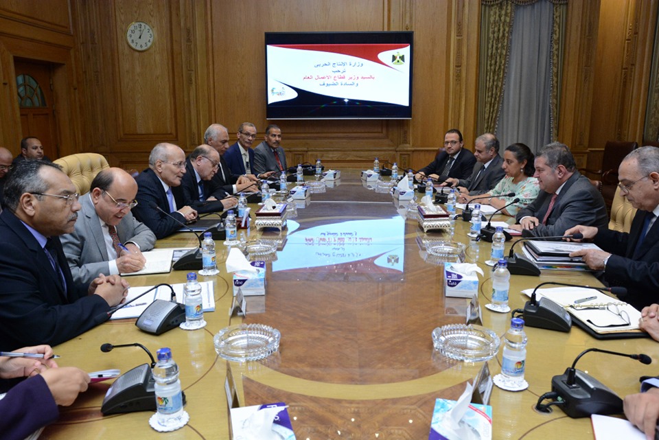 “العصار” و” توفيق” يبحثان أوجه التعاون بشأن تصنيع السيارات الكهربائية وألواح الطاقة الشمسية