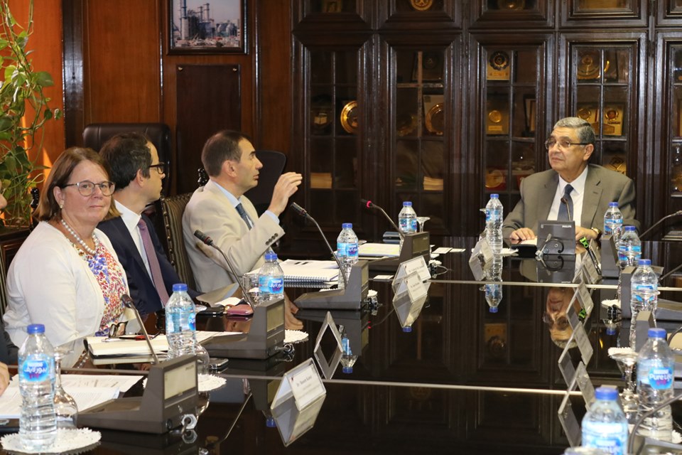 “شاكر ” يبحث مع “البنك الاوروبي لاعادة الاعمار” سبل دعم وتعزيز التعاون