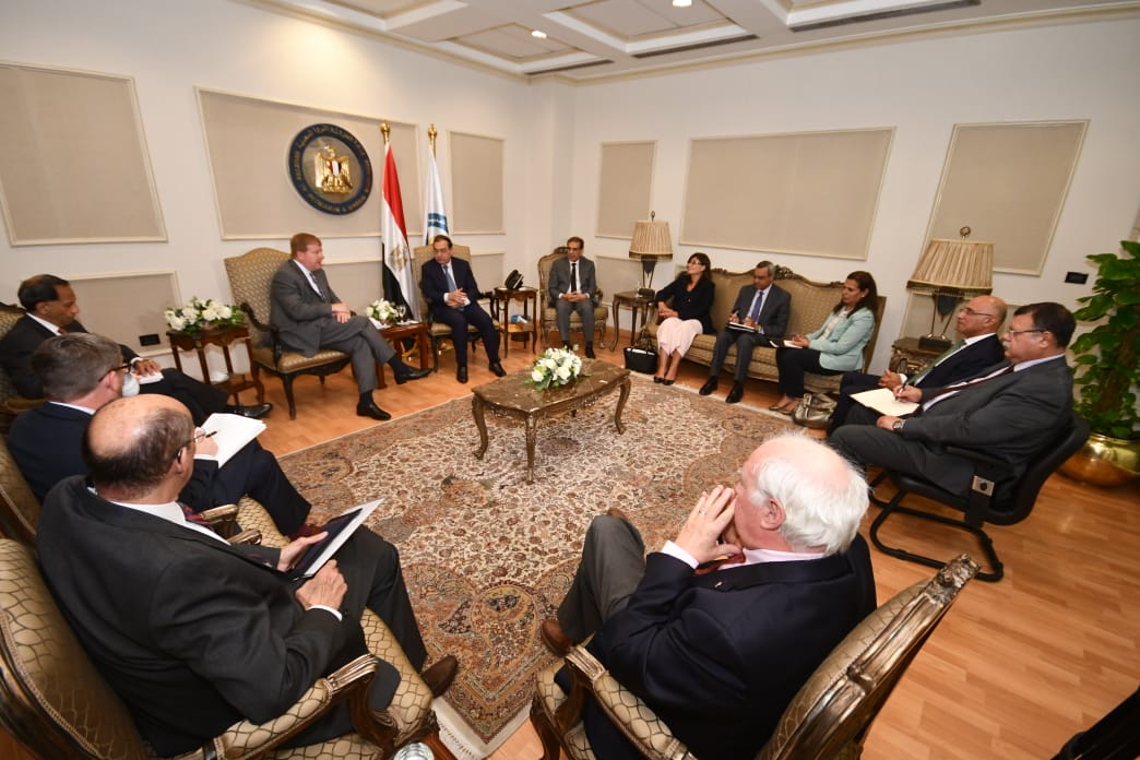 «الملا» يستعرض تطورات قطاع البترول مع غرفة التجارة الأمريكية