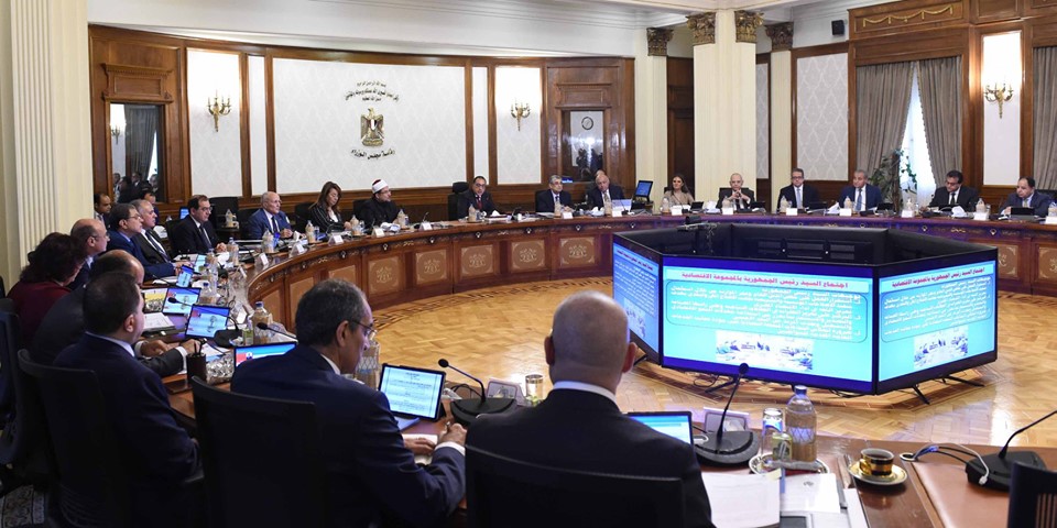 “السكة الحديد” تتفاوض مع “سيجورت” لتوريد 150 ألف فلنكة خرسانية