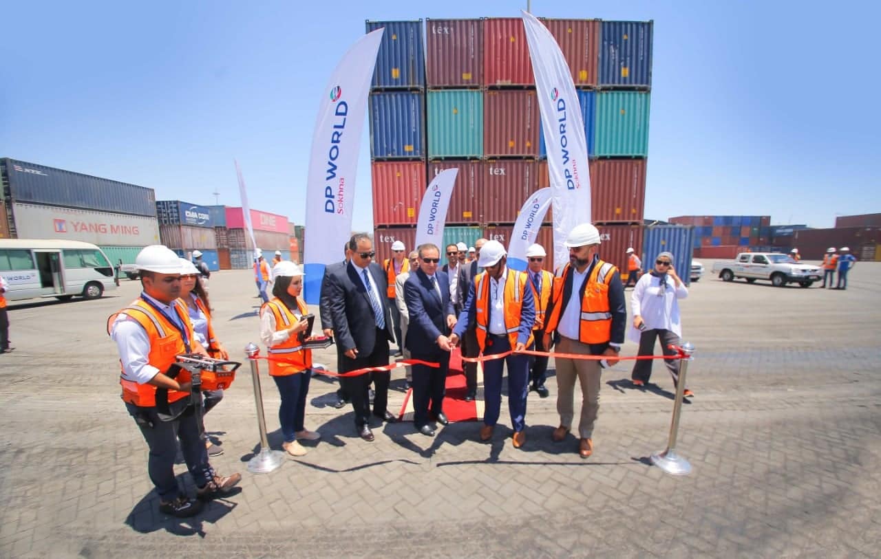 موانئ “دبى العالمية – السخنة” تعزز إنتاجيتها برافعتين باستثمارات 140 مليون جنيه