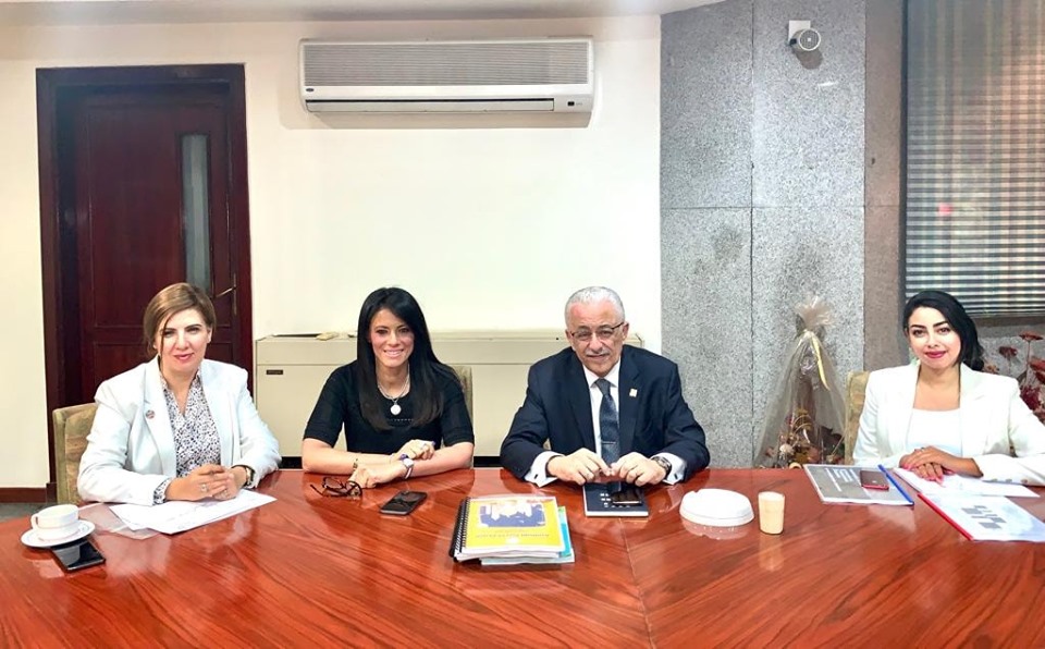 “السياحة” تبحث مع “التعليم” ربط المناهج التعليمية الفنية باحتياجات سوق العمل