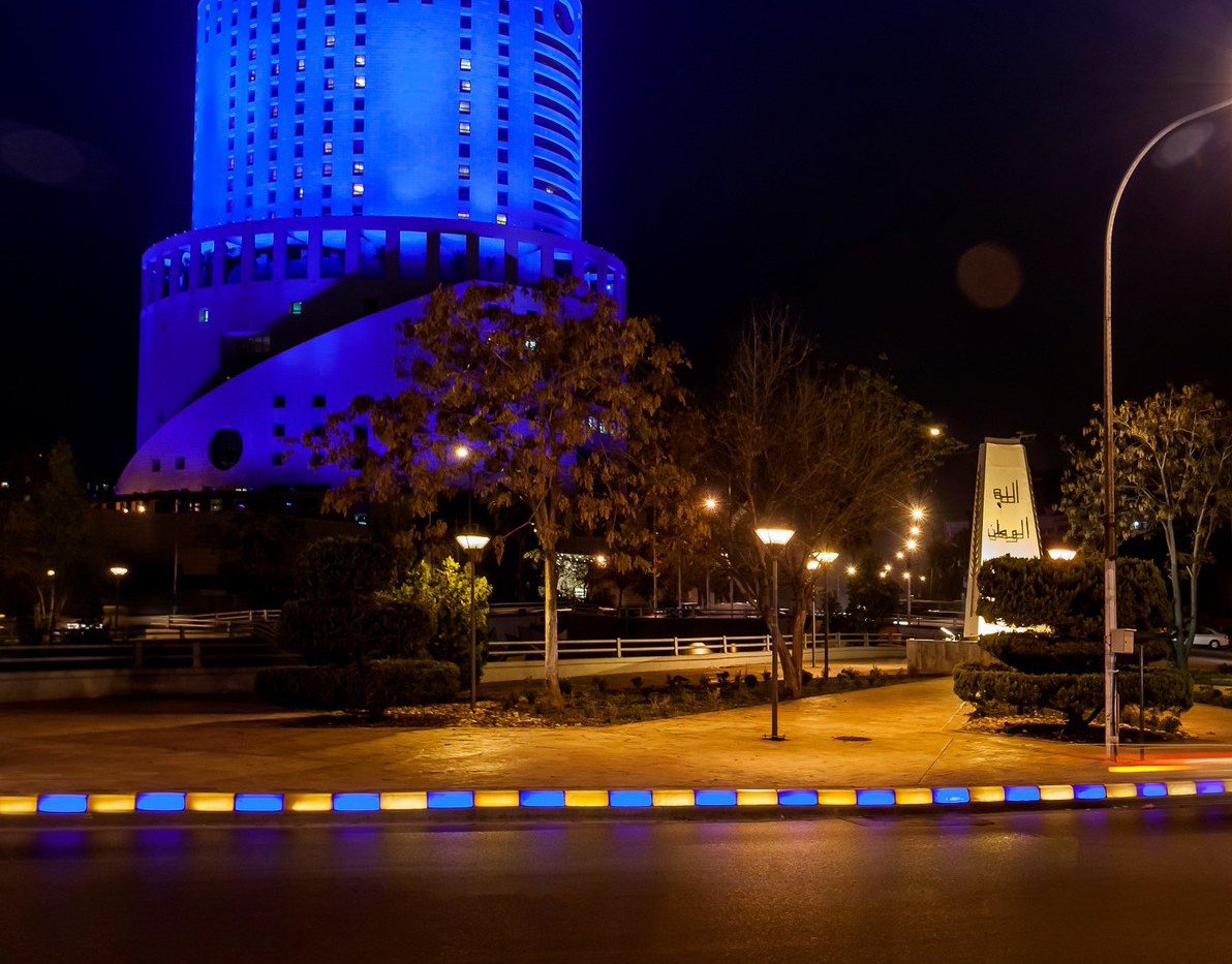 «بولى إيجيبت» تورد أرصفة مضيئة لـ«العاصمة الإدارية» بـ8 ملايين جنيه