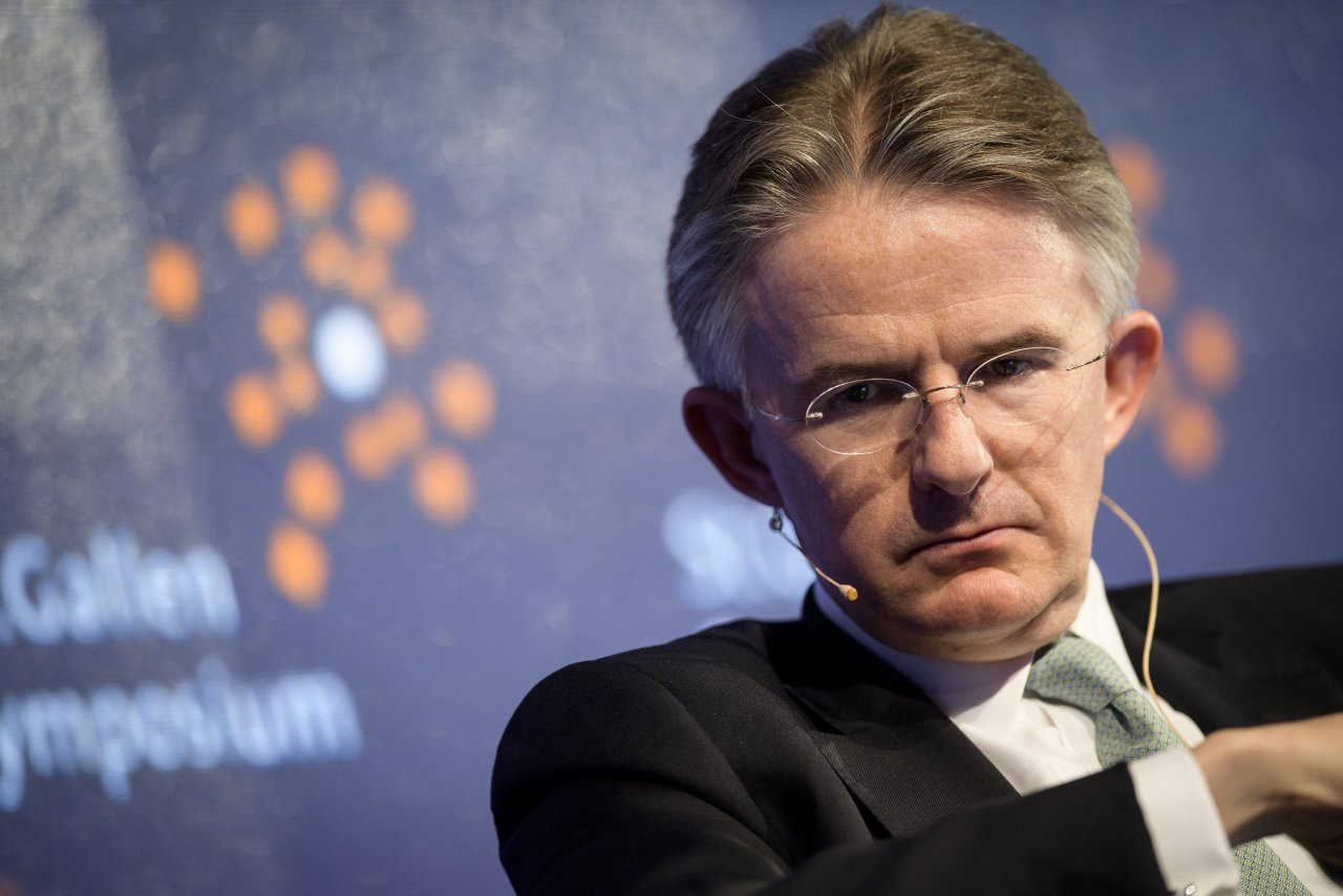 إقالة الرئيس التنفيذي لـ”HSBC” في خطوة ضرورية لتنفيذ إستراتيجية البنك