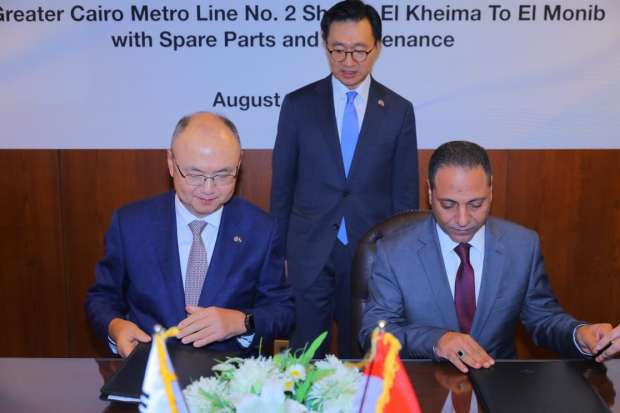 “الأنفاق” توقع عقود توريد وصيانة 6 قطارات مع هيونداى روتم الكورية بـ131 مليون دولار