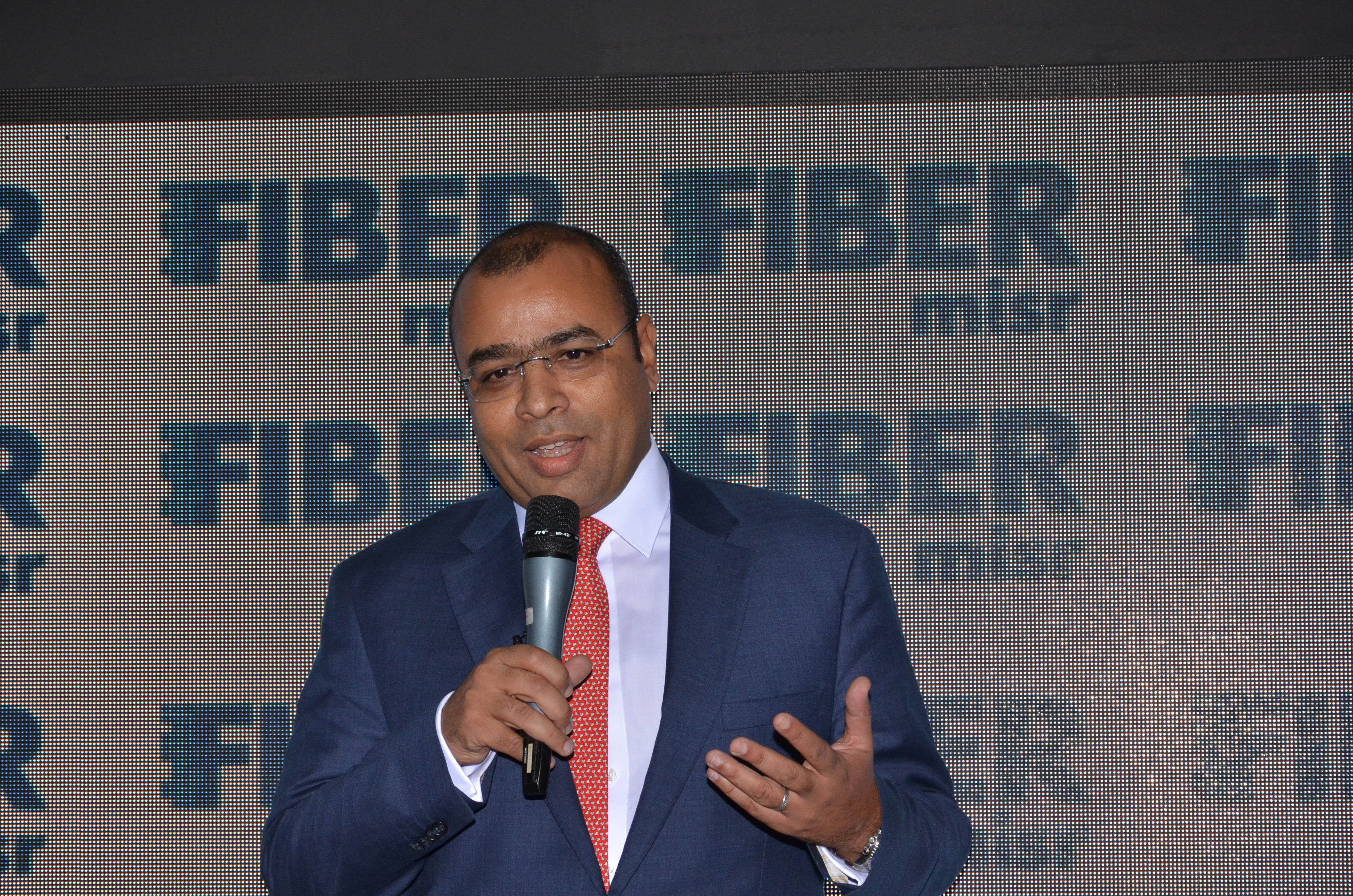  أحمد مكي، رئيس مجلس الإدارة والرئيس التنفيذي لمجموعة فايبر مصر