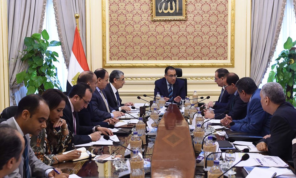 مدبولي يواصل اجتماعاته لفض التشابكات المالية بين وزارات الكهرباء والبترول والمالية