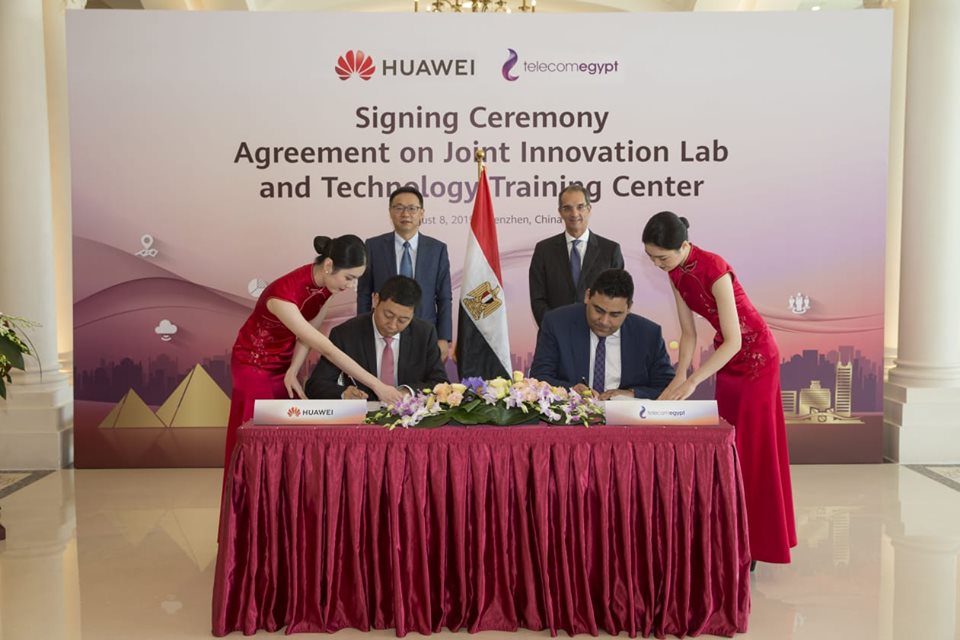 توقيع اتفاقية بين “We” و”هواوي” لإنشاء مركز تدريب تكنولوجي